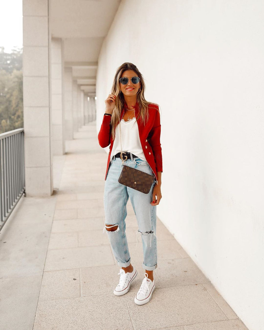 Damen Elegante Blazerjacke mit goldenen Knöpfen und hohem Kragen EB