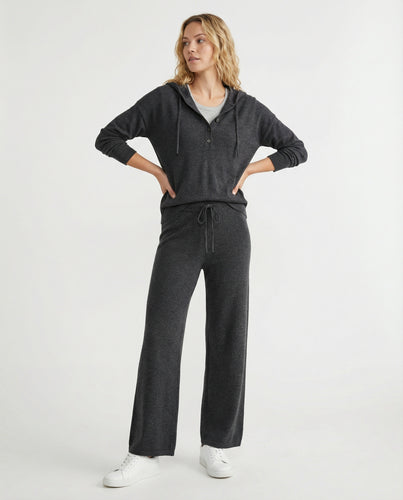 Damen Modetrends 2026 lässiges Kapuzenshirt mit kurzer Knopfleiste und weite Jogginghose aus weicher Baumwollmischung EB