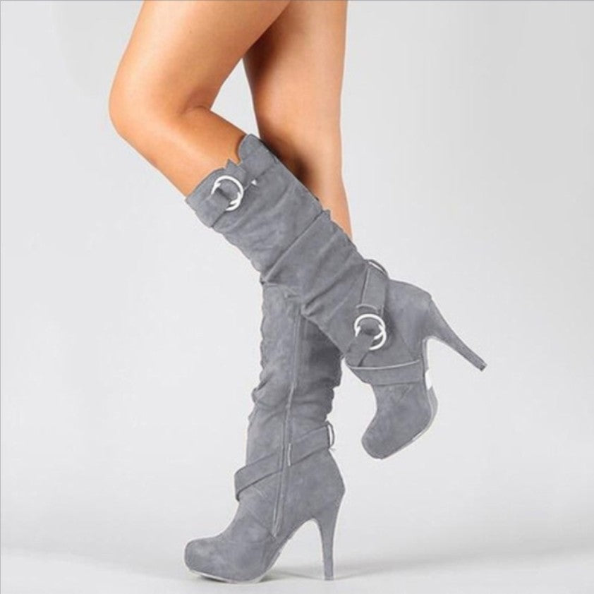 Damen  kniehohe Stiefel mit schmalem Stilettoabsatz, Plateau und dekorativen Metallringen EB