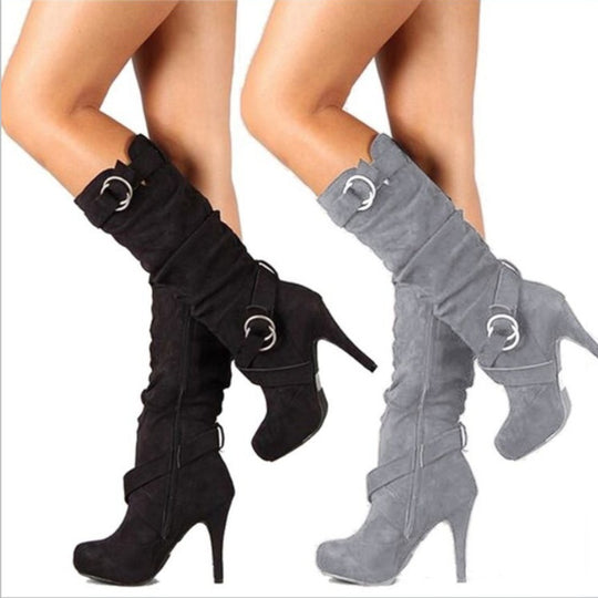 Damen  kniehohe Stiefel mit schmalem Stilettoabsatz, Plateau und dekorativen Metallringen EB