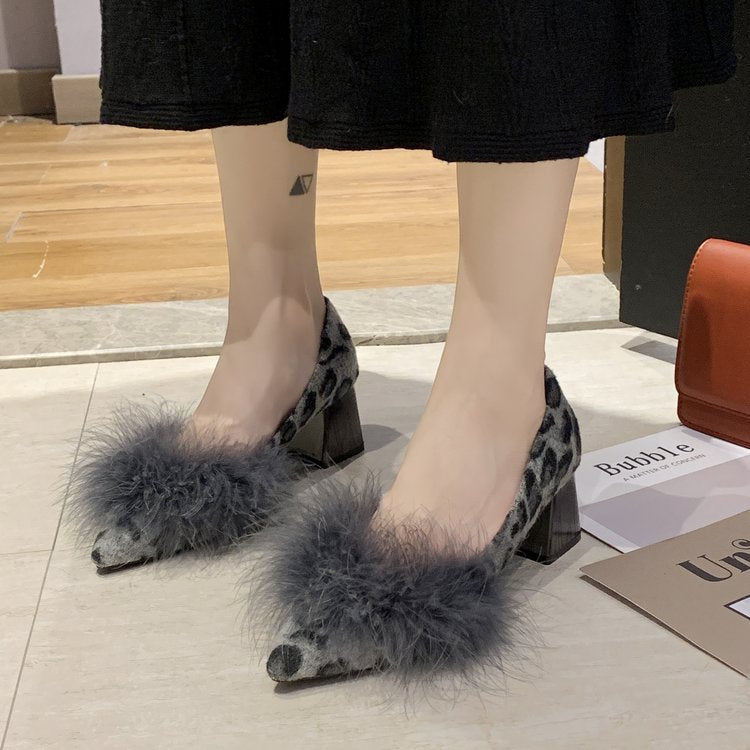 Damen elegante Pumps mit Plüschdetail EB