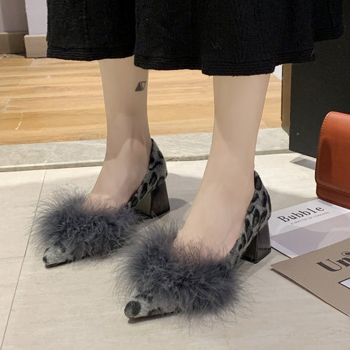 Damen elegante Pumps mit Plüschdetail EB