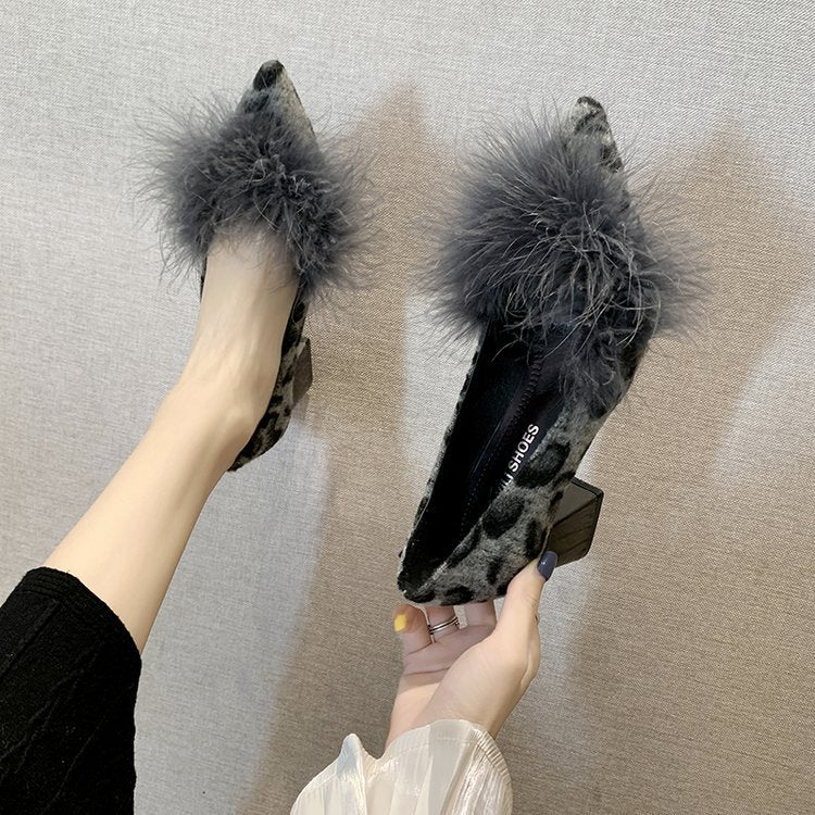 Damen elegante Pumps mit Plüschdetail EB