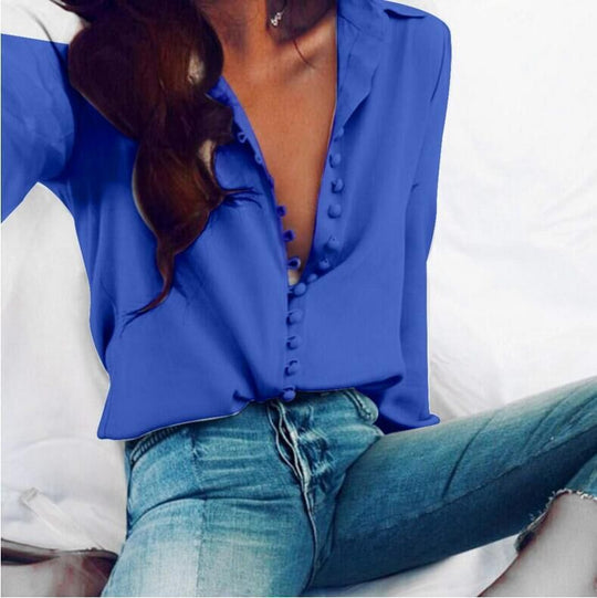 Damen nan seidige V-Bluse mit verdeckter Stoffknopfleiste und legerer Passform EB