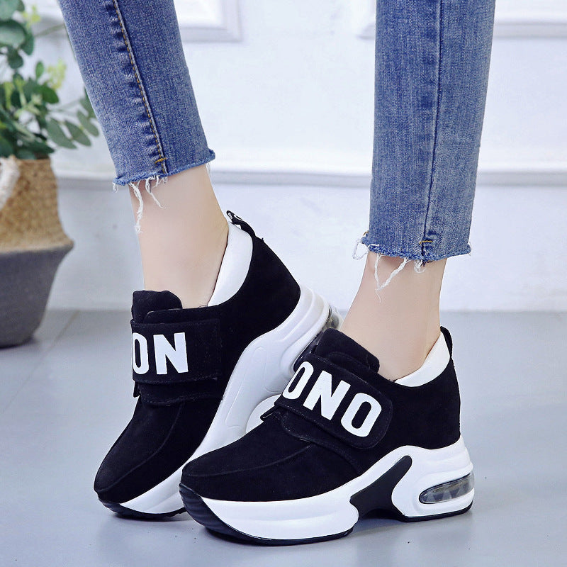 Damen Sportliche Sneaker mit gepolsterter Innensohle und rutschfester Sohle EB