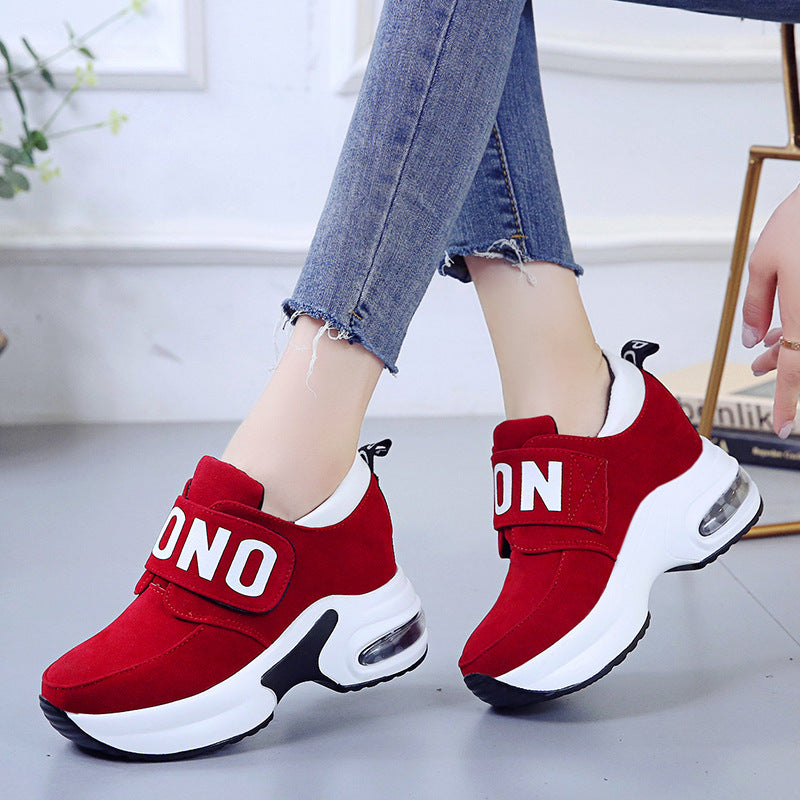 Damen Sportliche Sneaker mit gepolsterter Innensohle und rutschfester Sohle EB