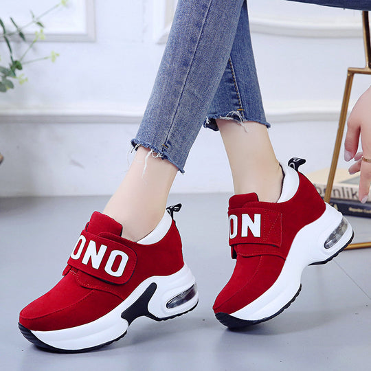 Damen Sportliche Sneaker mit gepolsterter Innensohle und rutschfester Sohle EB