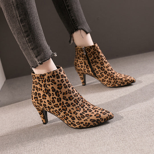 Damen nan spitze Knöchelstiefelette in Wildlederoptik mit schmalem Stilettoabsatz und seitlichem Reißverschluss EB