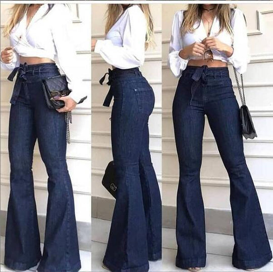 Damen Hoch geschnittene Flared Jeans mit stylischem Gürtel und ausgefranstem Saum EB