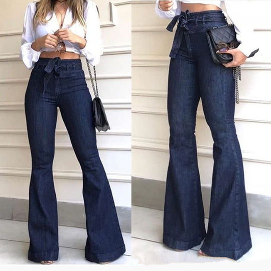Damen Hoch geschnittene Flared Jeans mit stylischem Gürtel und ausgefranstem Saum EB
