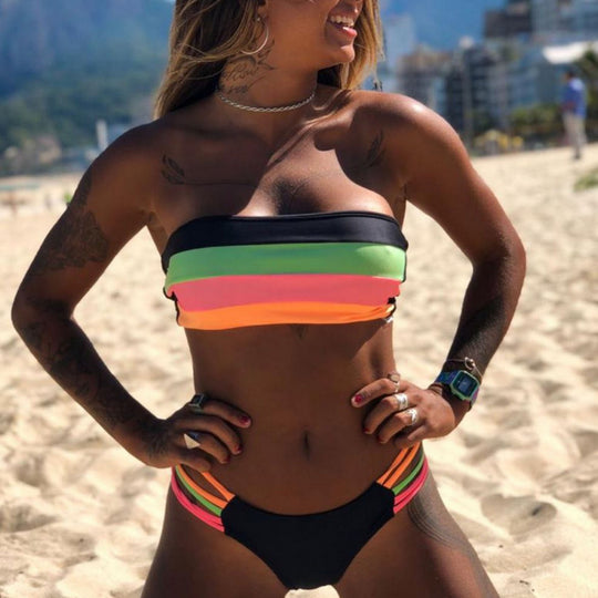 Damen Bandeau-Bikini mit modischen Querstreifen und elegantem Schnitt EB