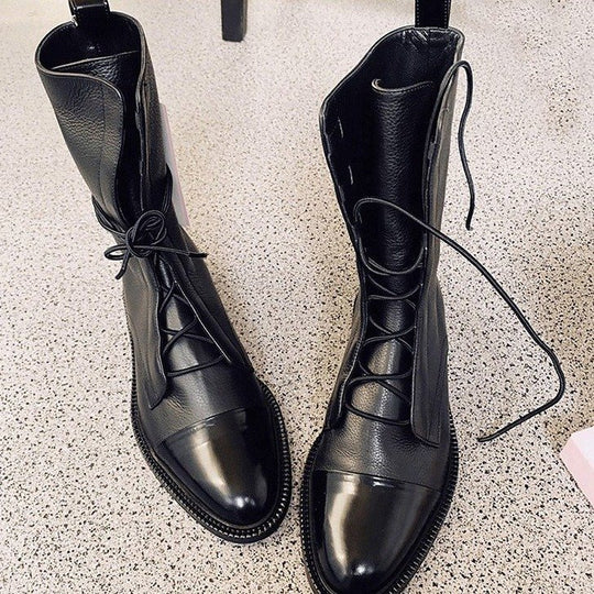 Damen nan elegante Schnür-Boots mit Kappenzehen, verziertem Schnürdetail und praktischen Zugschlaufen EB