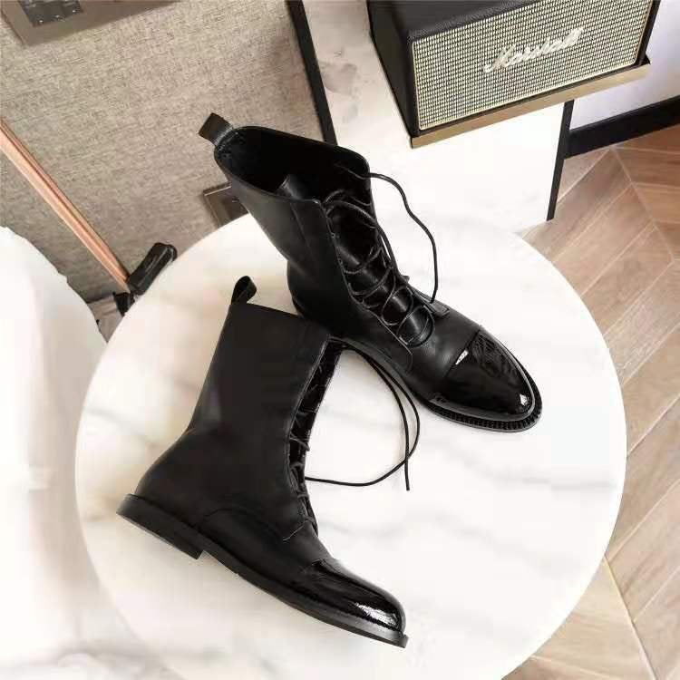 Damen nan elegante Schnür-Boots mit Kappenzehen, verziertem Schnürdetail und praktischen Zugschlaufen EB