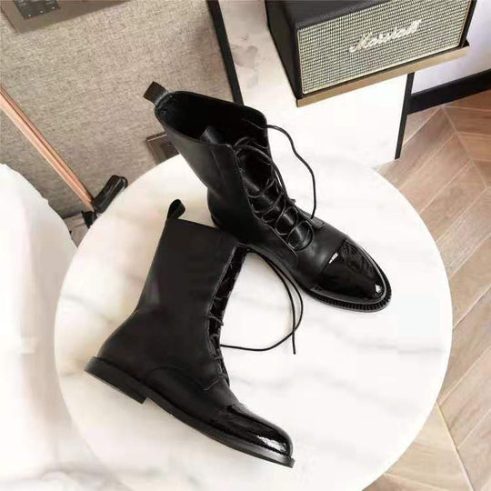Damen nan elegante Schnür-Boots mit Kappenzehen, verziertem Schnürdetail und praktischen Zugschlaufen EB