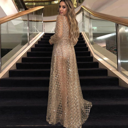 Damen Elegantes Transparenzkleid mit glanzvollen Akzenten EB