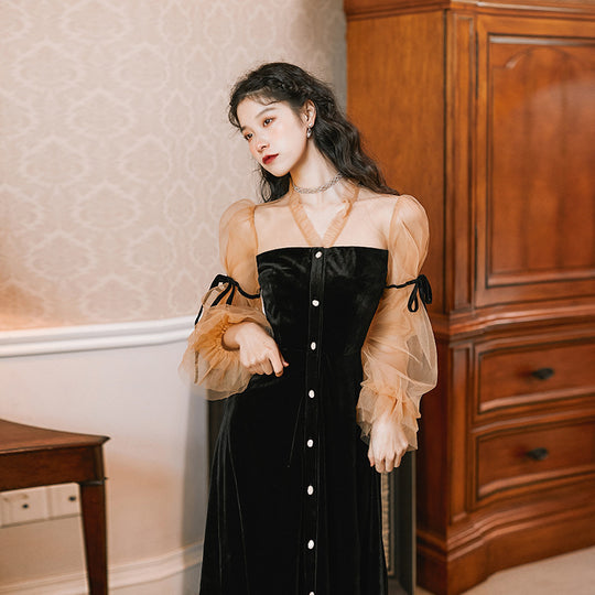 Damen Kleid mit transparenten Puffärmeln und knopfbarem Design EB