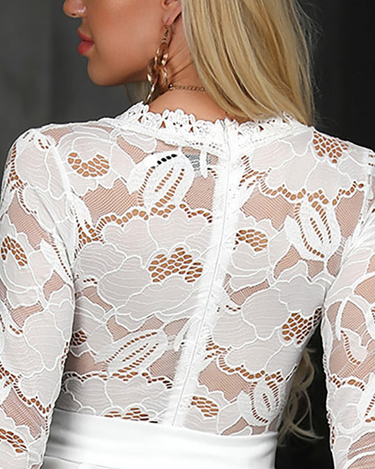 Damen Eleganter Jumpsuit mit Spitzenoberteil und taillierten Details EB