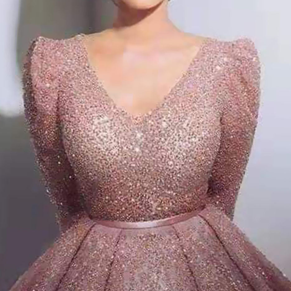 Damen Glamouröses Abendkleid mit funkelnden Applikationen und schwingendem Rock EB