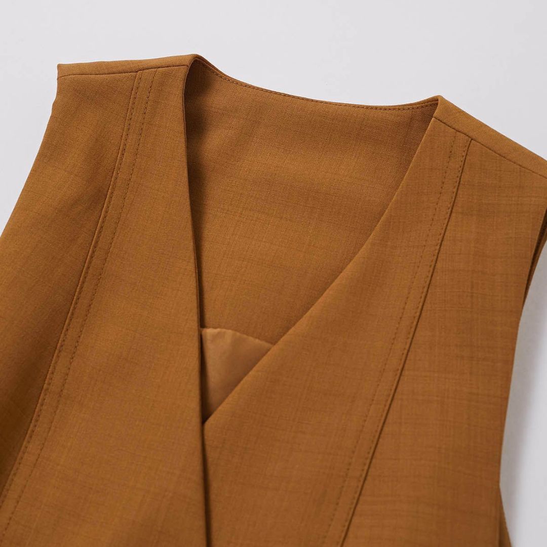 EB | Peplum-Jacke mit auffälligem Kragen und tailliertem Design