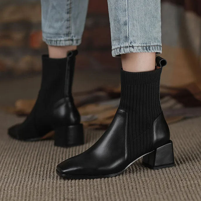 EB | Stiefel mit Quadratischer Zehenpartie und Elastischen Stricksocken