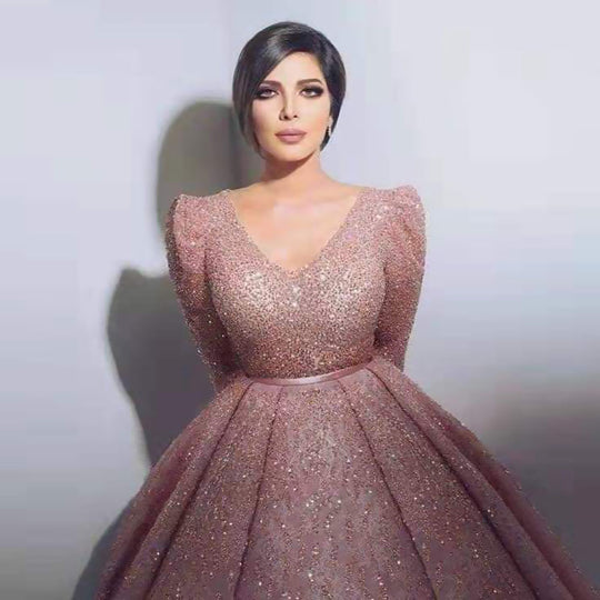 Damen Glamouröses Abendkleid mit funkelnden Applikationen und schwingendem Rock EB
