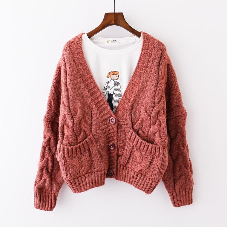 Damen Grobstrickjacke mit modernen Zopfmuster und praktischen Taschen EB