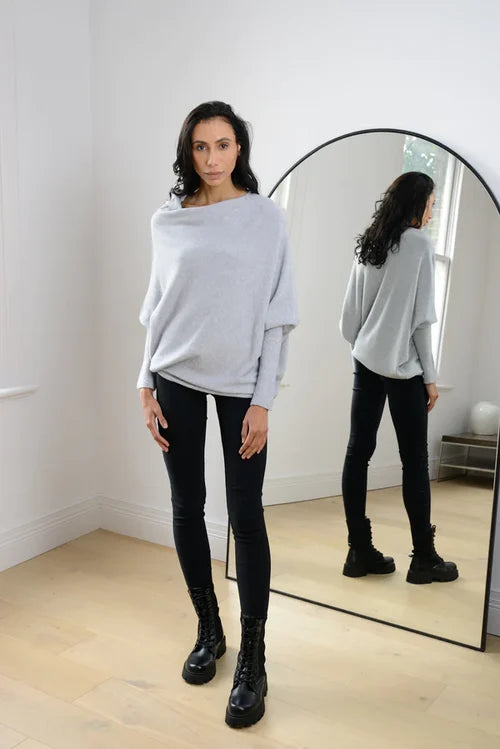 EB | Asymmetrisch drapierter Pullover