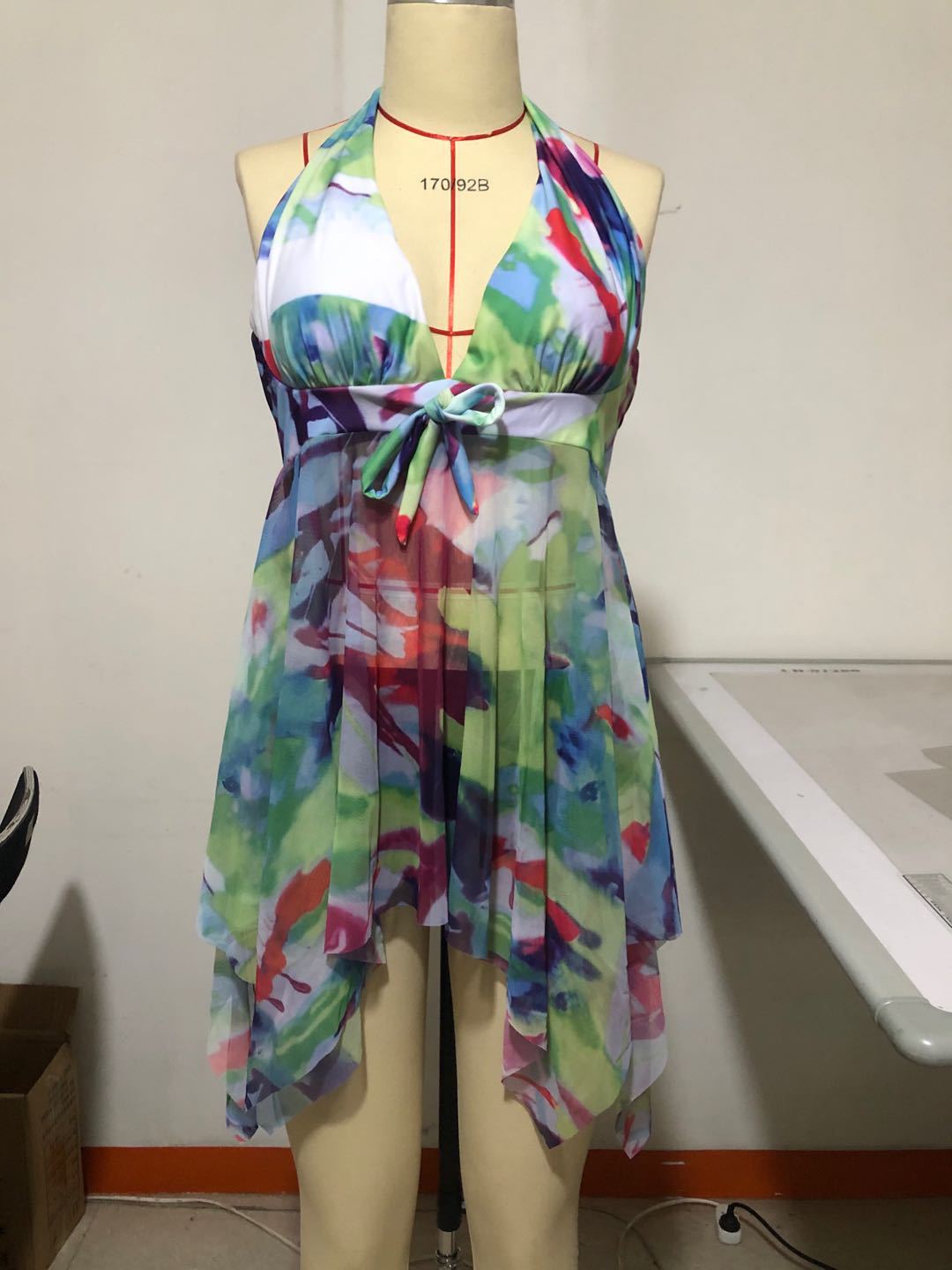 Damen Strandkleid mit floralem Design EB