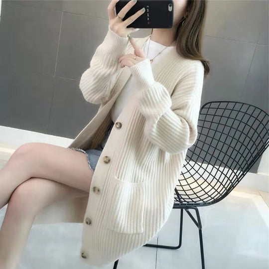 Damen Grobstrick Cardigan mit tiefem V-Ausschnitt und eleganten Knopfdetails EB