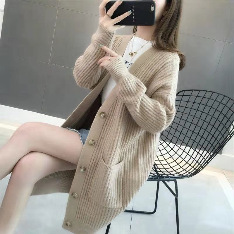 Damen Grobstrick Cardigan mit tiefem V-Ausschnitt und eleganten Knopfdetails EB