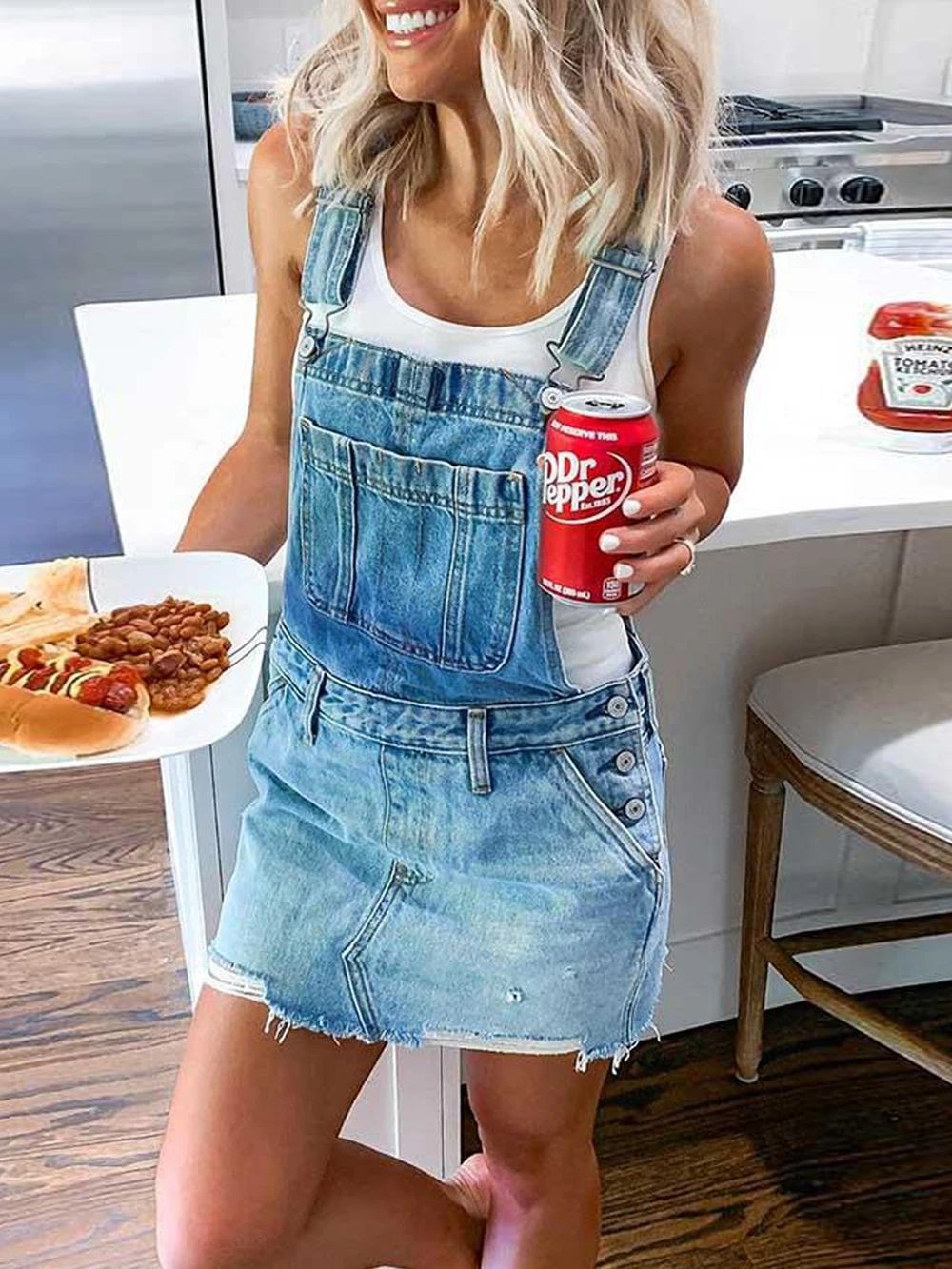Damen Latzkleid aus hochwertigen Denim mit stylischen Knopfdetails EB