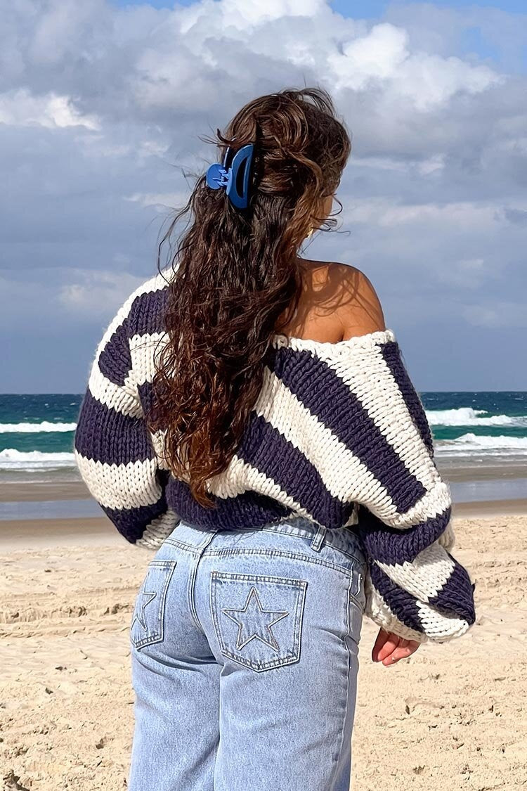 EB | Off-Shoulder gestreifter Strickpullover für den Herbst-Look