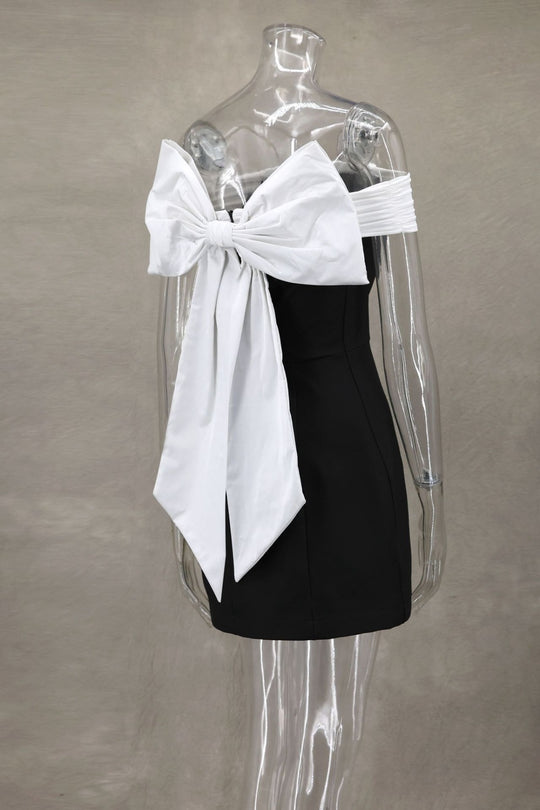 EB | Ein-Wort-Schulter schwarz-weißes Kleid mit kontrastierender Schleife