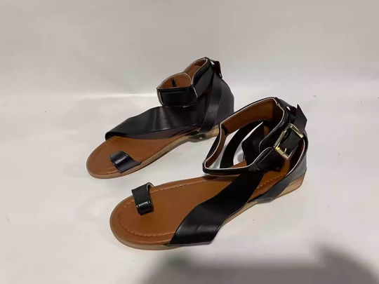 EB | Sandalen mit Kreuzband und Zehenring