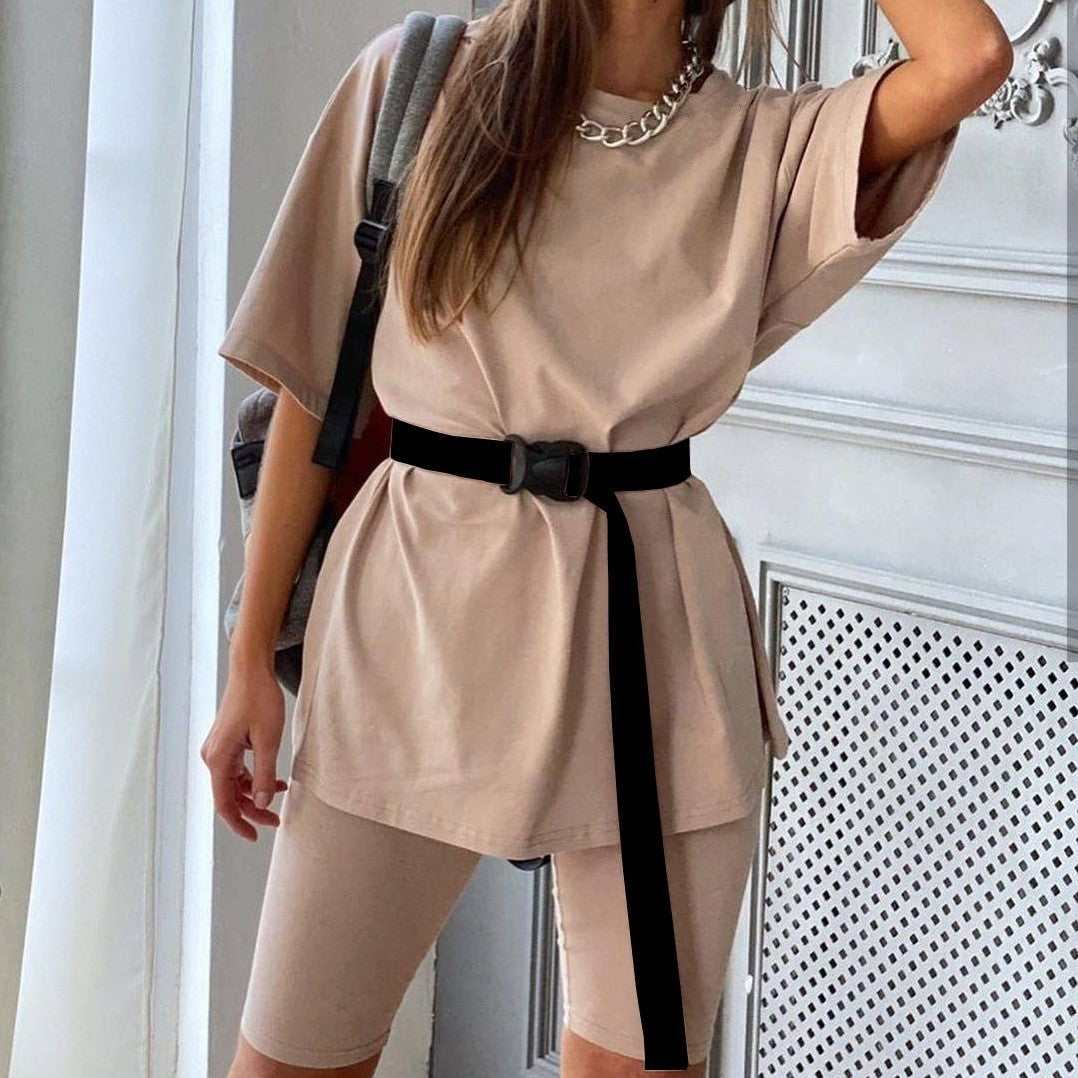Damen Sportliches Zweiteiliges Set mit T-Shirt und Shorts EB