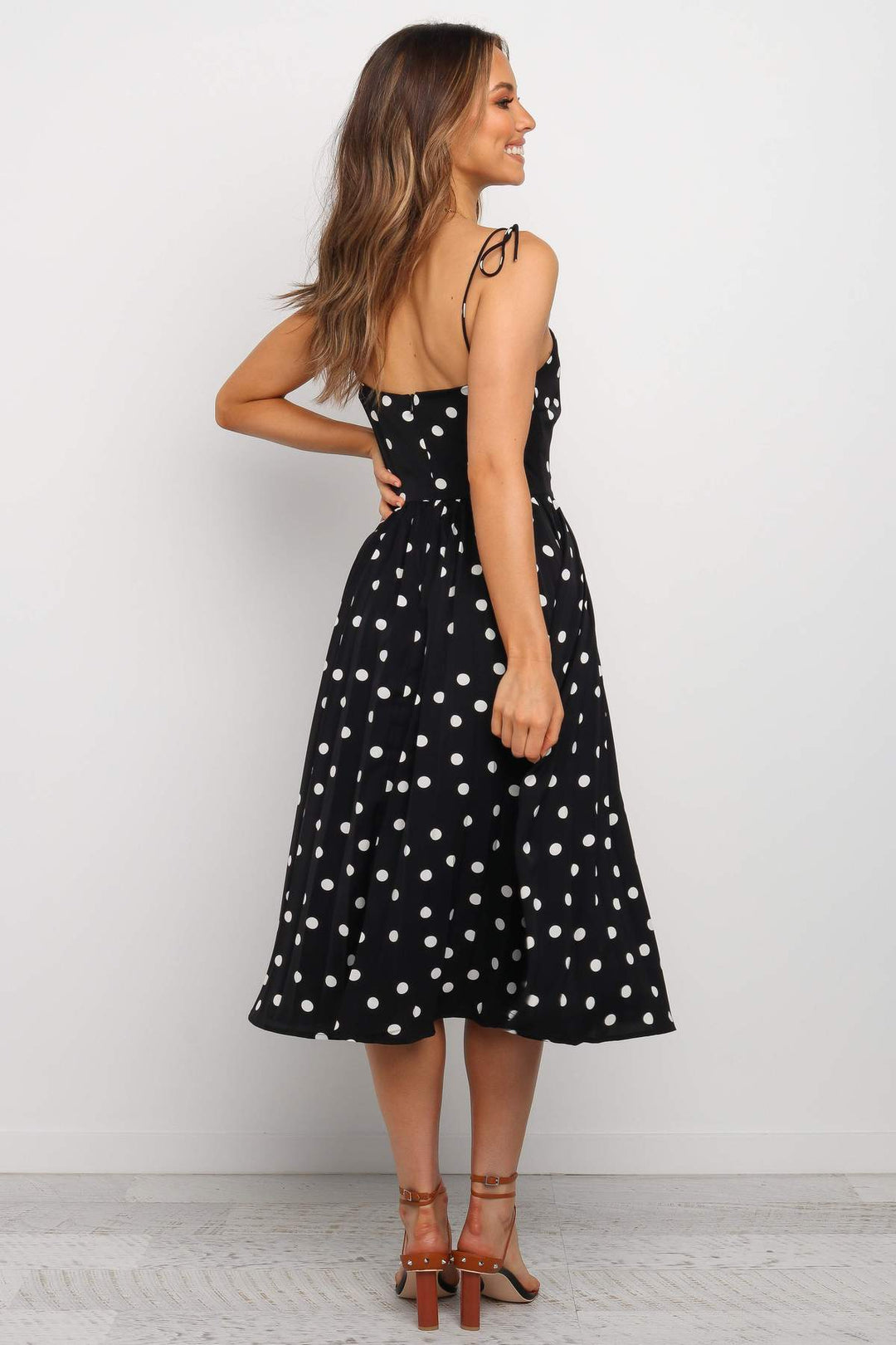 Damen Midikleid mit Spaghetti-Trägern und lässigem Punkte-Design EB