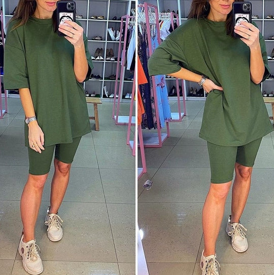 Damen Sportliches Zweiteiliges Set mit T-Shirt und Shorts EB