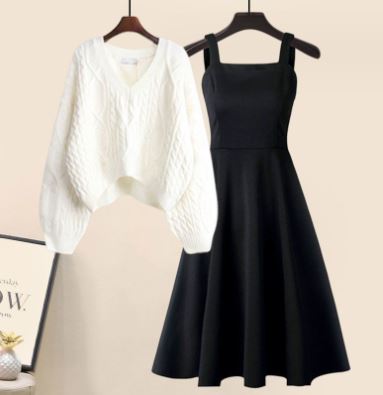 EB | Zweiteiliges Satz Bestehend Aus Einem Hochwertigen Cross Strickpullover und Einem Eleganten Kleid