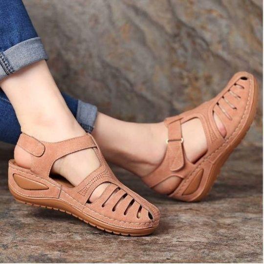 Ausgeschnittene Leder-Sandalen mit Knöchelriemen EB EB
