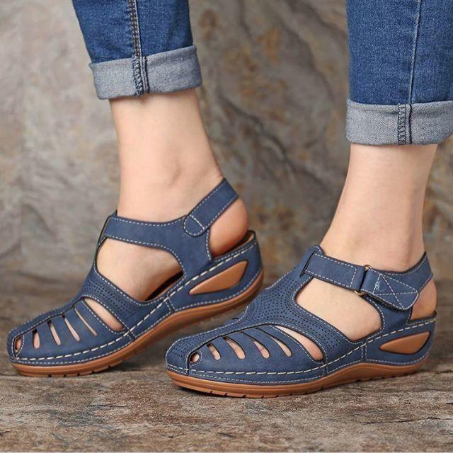 Ausgeschnittene Leder-Sandalen mit Knöchelriemen EB EB
