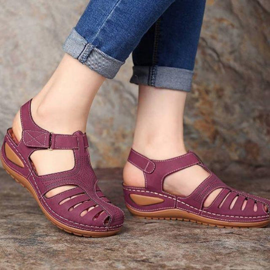 Ausgeschnittene Leder-Sandalen mit Knöchelriemen EB EB