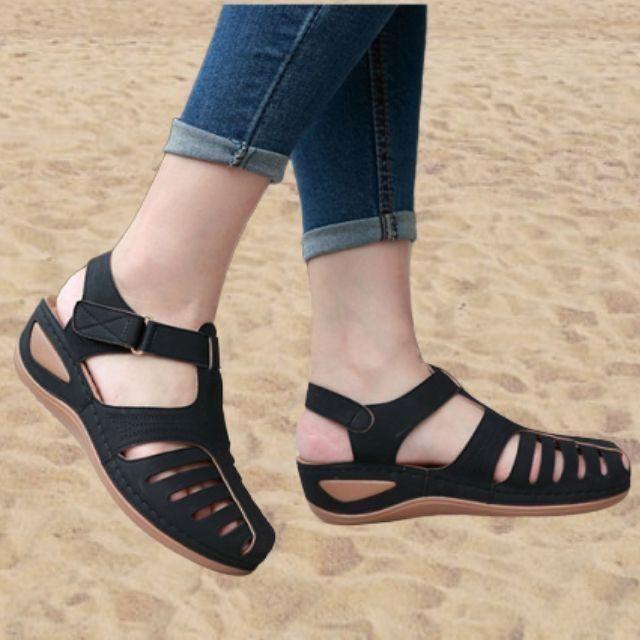 Ausgeschnittene Leder-Sandalen mit Knöchelriemen EB EB
