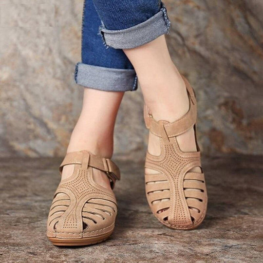 Ausgeschnittene Leder-Sandalen mit Knöchelriemen EB EB