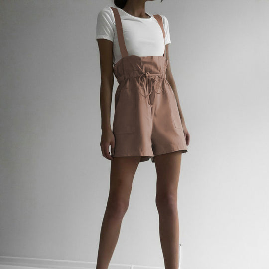 Damen Lässig geschnittene Overall-Shorts mit verstellbaren Trägern EB