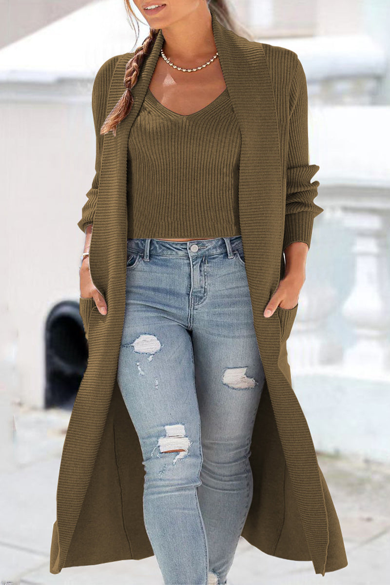 EB | Modisches und Minimalistisches Winterkleid