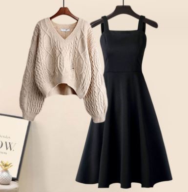 EB | Zweiteiliges Satz Bestehend Aus Einem Hochwertigen Cross Strickpullover und Einem Eleganten Kleid