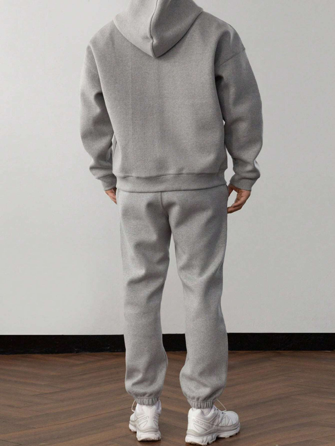 EB | Unifarbener Kapuzenpulli und Hose für Herren