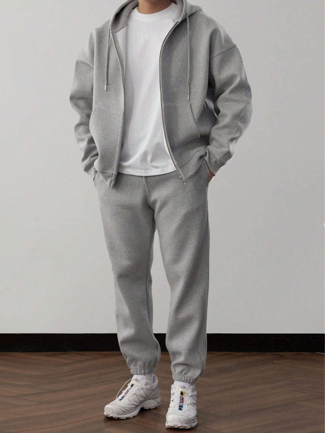 EB | Unifarbener Kapuzenpulli und Hose für Herren