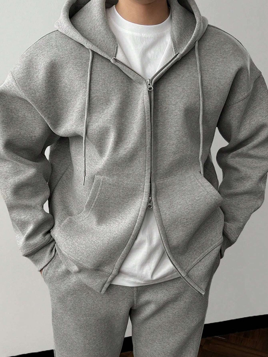 EB | Unifarbener Kapuzenpulli und Hose für Herren