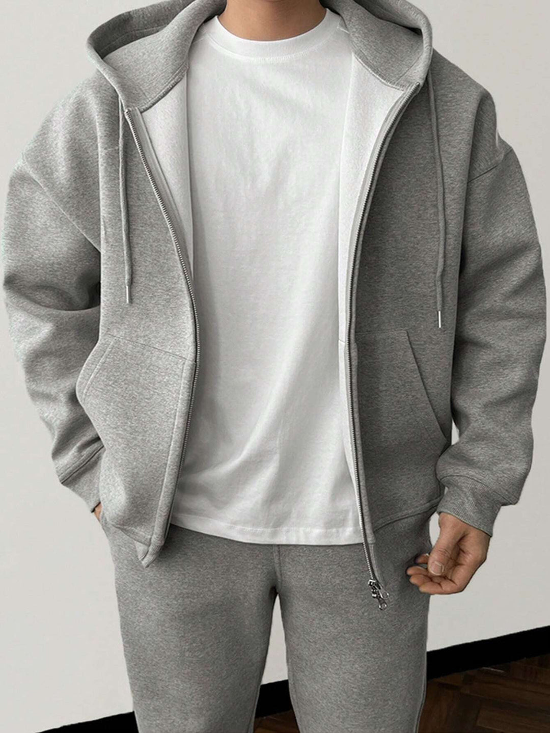 EB | Unifarbener Kapuzenpulli und Hose für Herren
